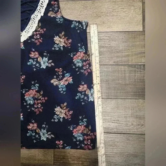 Maurice’s Shirt Top Women’s Large Loose Fit Navy Blue Floral Sleeveless Tank Top - Picture 7 of 7